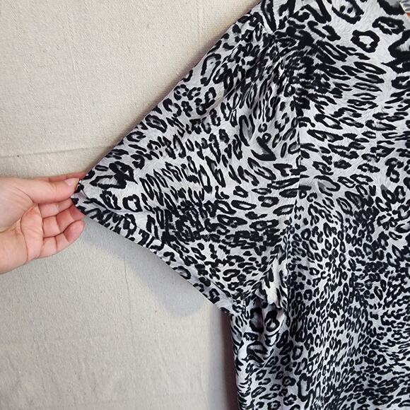 Lane Bryant Women's Blouse Size 22 24 Black Gray Cheetah Print Peekaboo Neck - Picture 5 of 11